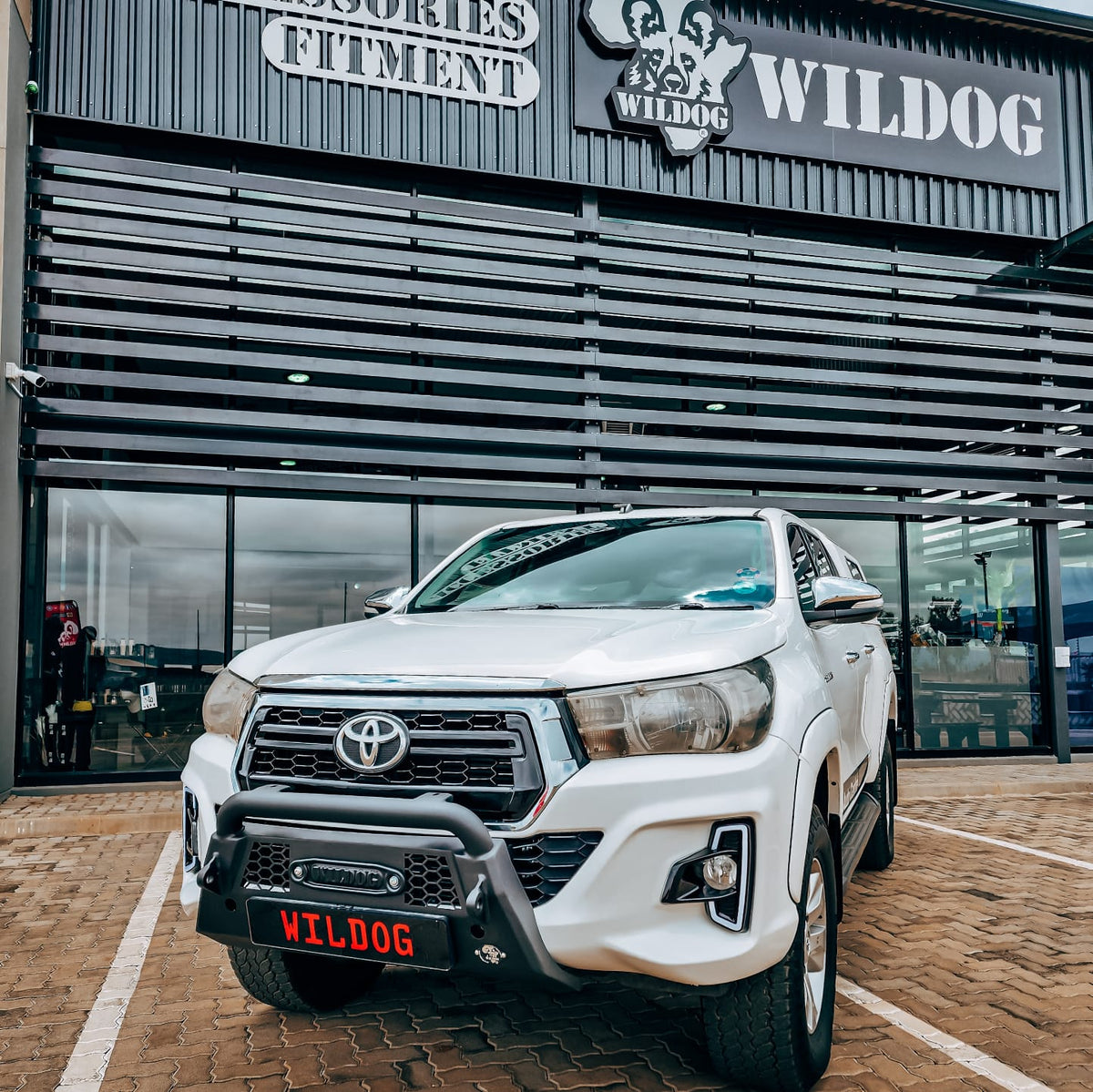 Wildog Bulldog Multi-Functional Nudge Bar – Toyota Hilux Revo 2016–2020