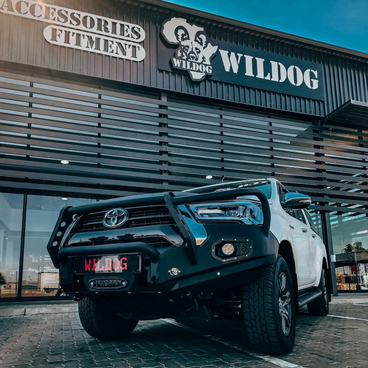Wildog Hunter Front Bumper with Round Nudge & Bash Plate – Toyota Hilux Legend 55
